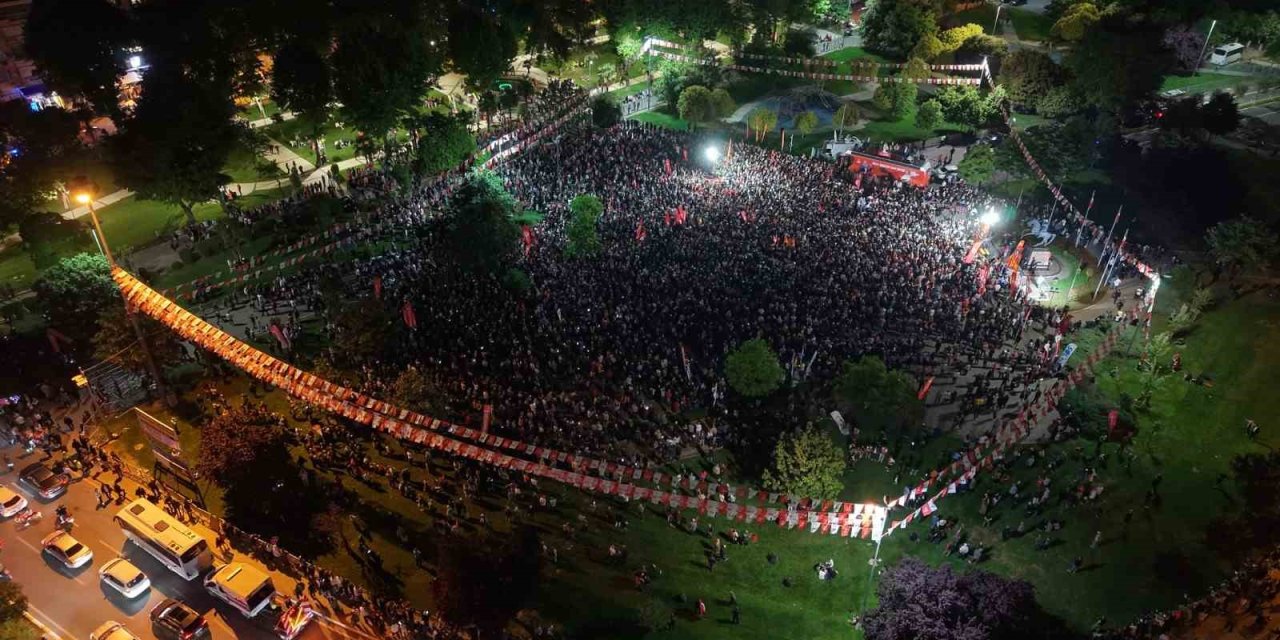 CHP’NİN PENDİK MİTİNGİNDE BEKLENEN KALABALIK OLUŞMADI, ALAN BOŞ KALDI
