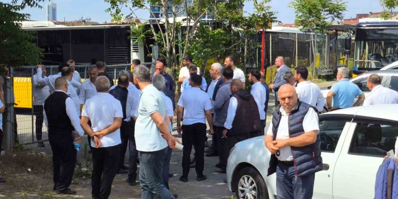 KONTAK KAPATMA KARARI SONRASI İETT ÖZEL HALK OTOBÜSLERİ TEKRAR SEFERLERE BAŞLADI