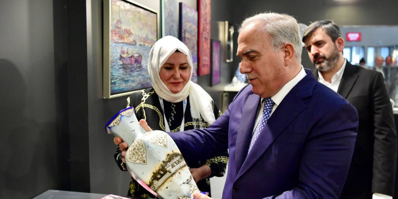 FATİH BELEDİYESİ ‘TARİHİ YARIMADANIN YANSIMALARI’ ÖZEL KOLEKSİYONUYLA FUARDA YERİNİ ALDI