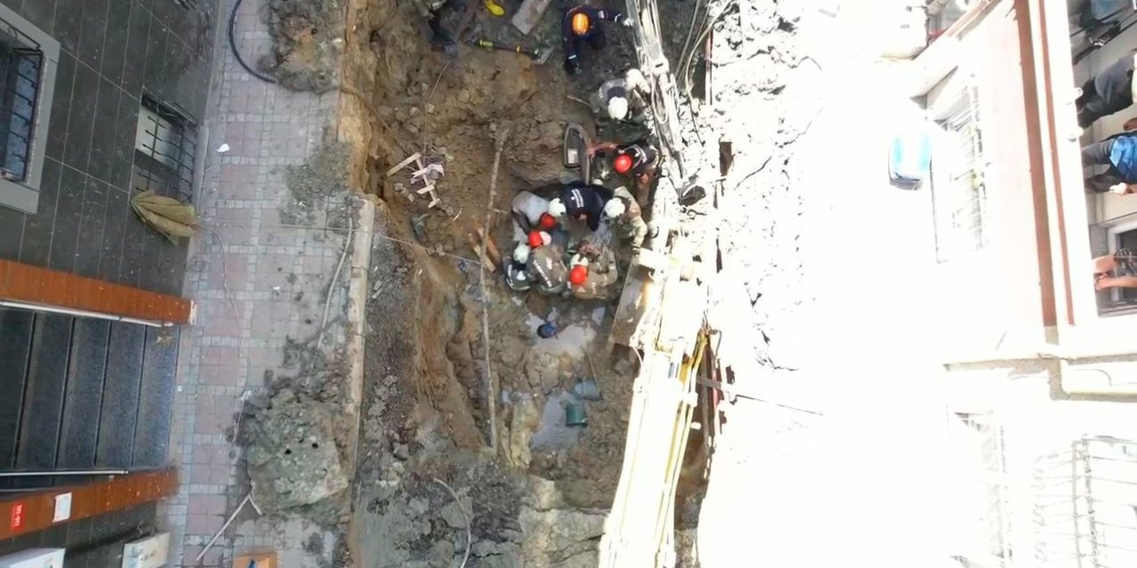 BAYRAMPAŞA’DA KANALİZASYON ÇALIŞMASINDA GÖÇÜK: 1 İŞÇİ KURTARILDI