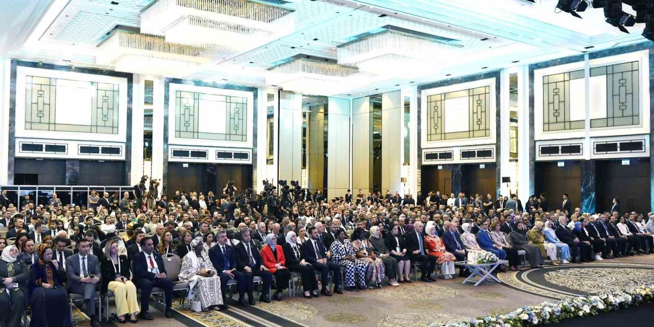 EMİNE ERDOĞAN, ULUSLARARASI AİLE FORUMU’NUN KAPANIŞ PROGRAMINA KATILDI