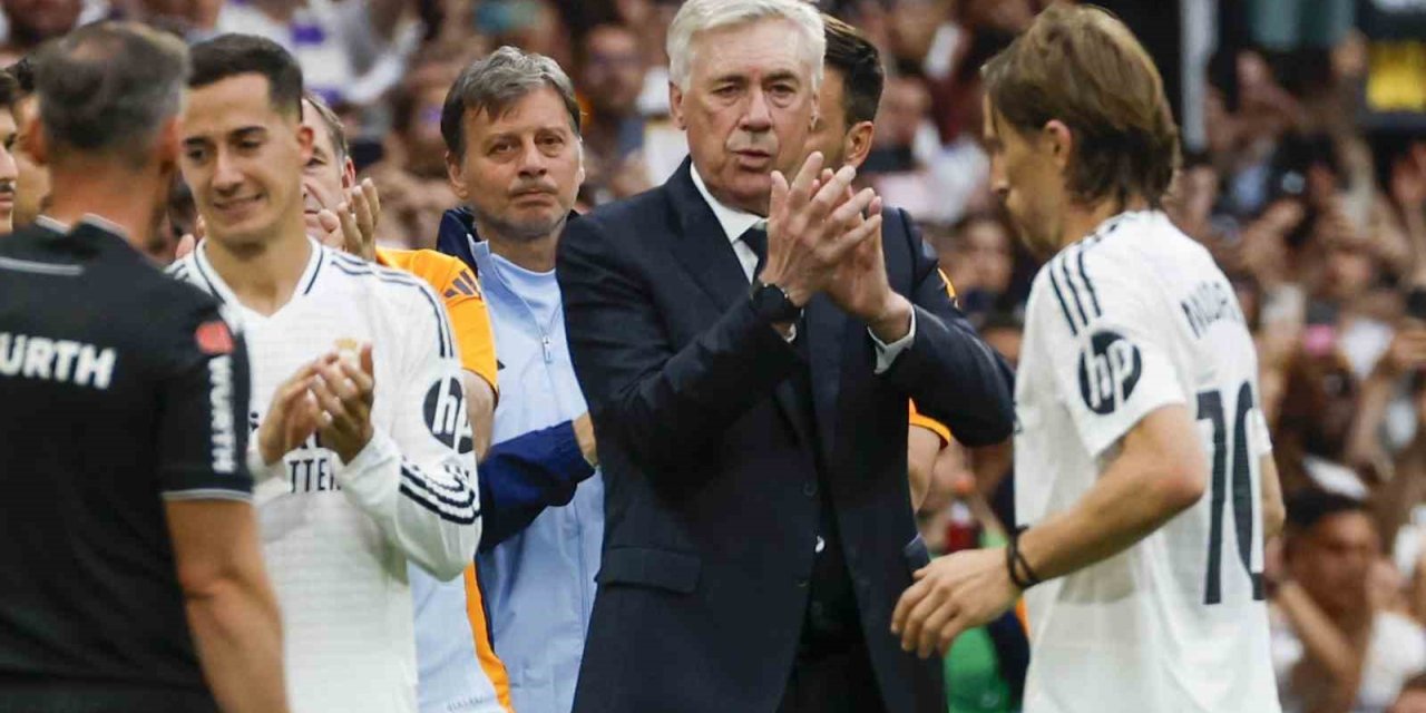 ANCELOTTİ VE MODRİC, REAL MADRİD’E GALİBİYETLE VEDA ETTİ
