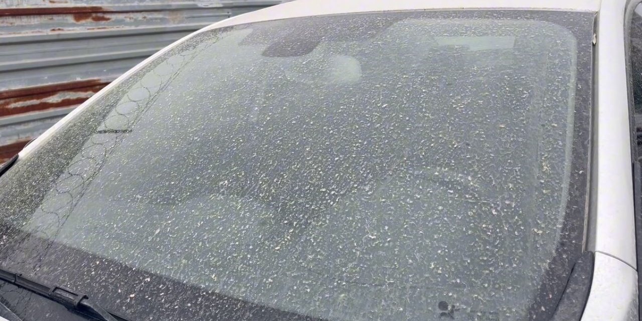 İSTANBUL’DA SAĞANAK YAĞIŞLA BERABER ÇAMUR YAĞDI