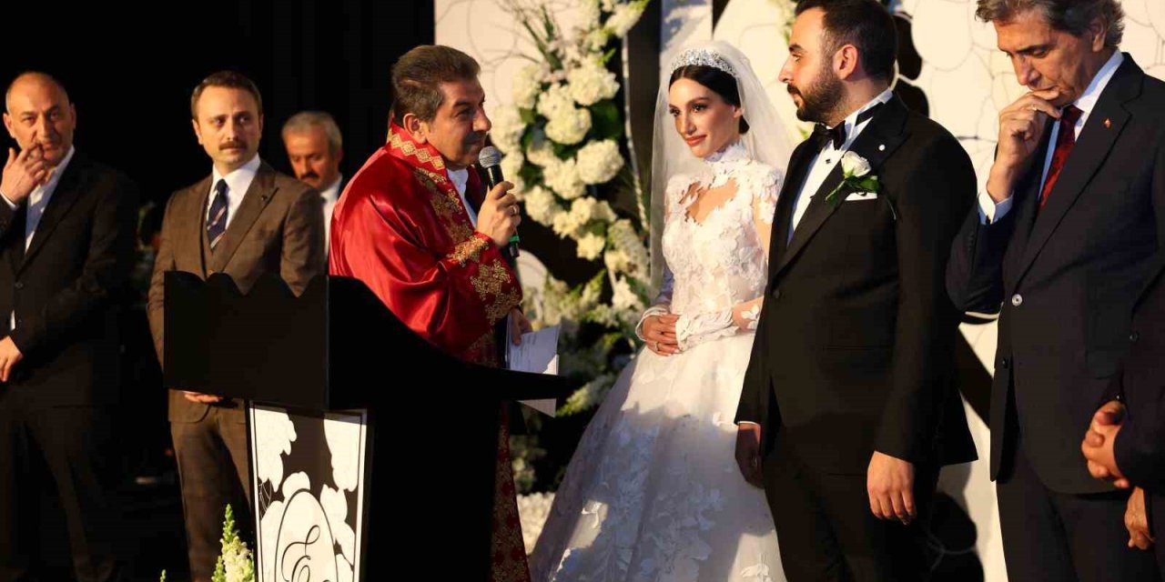 ‘AİLE YILI’NA ANLAMLI KATKI: ESENLER’DE NİKAH ÜCRETLERİ KALDIRILDI