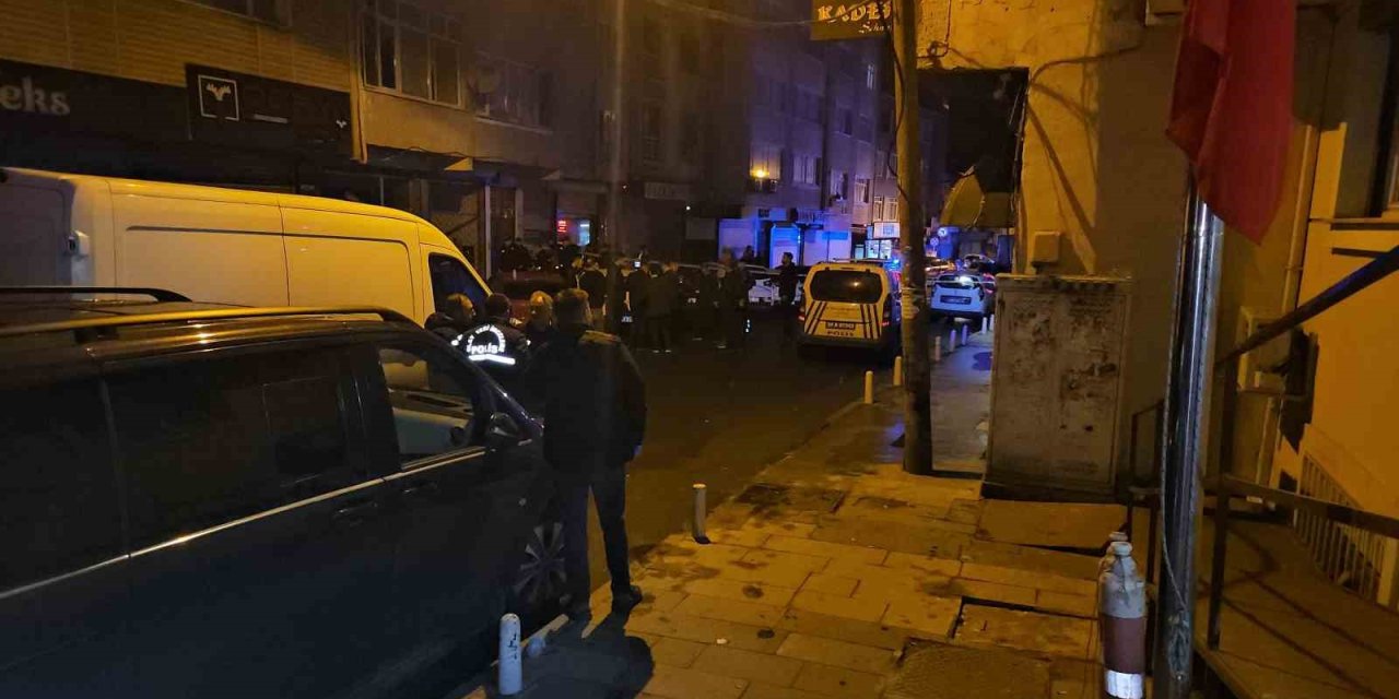 KAĞITHANE’DE EĞLENCE MEKANINA EL BOMBASI ATILDI: 7 YARALI