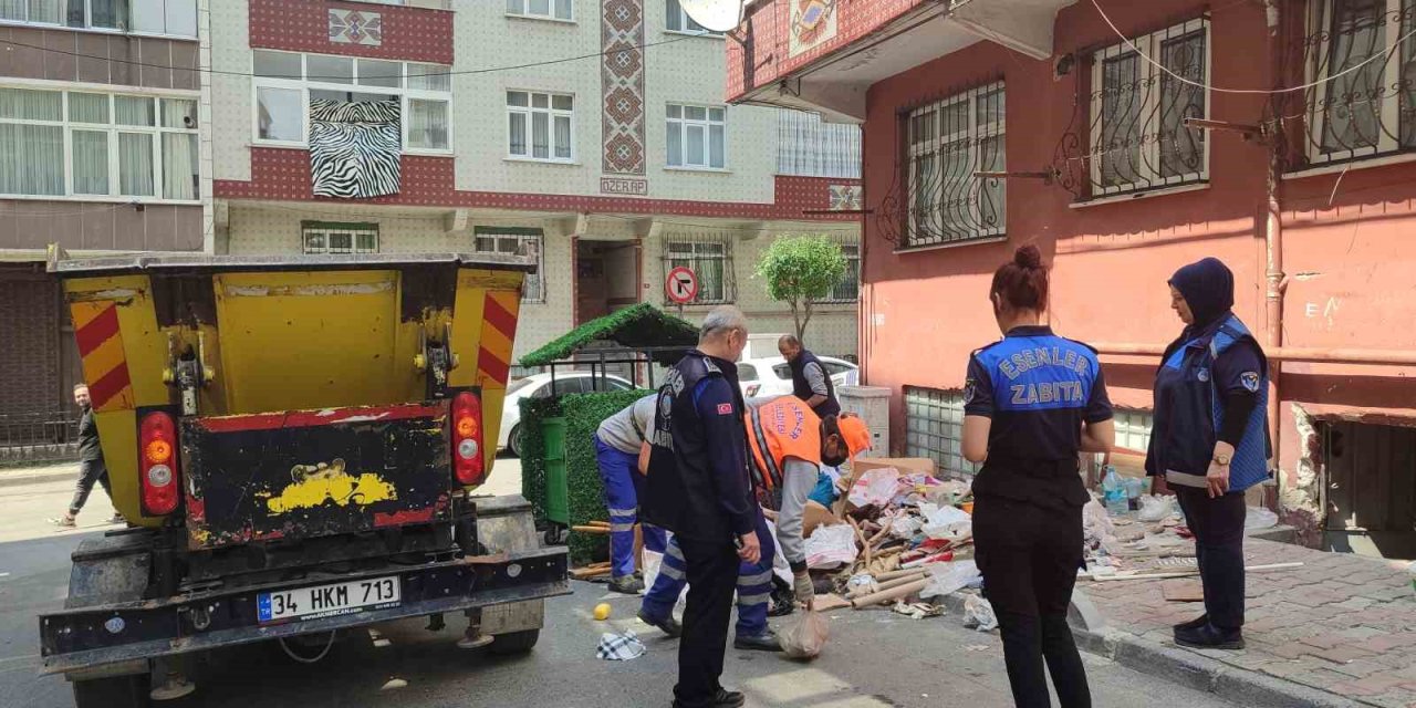 ESENLER’DE 4. KEZ TEMİZLENEN DAİREDEN 7 KAMYON ÇÖP ÇIKTI