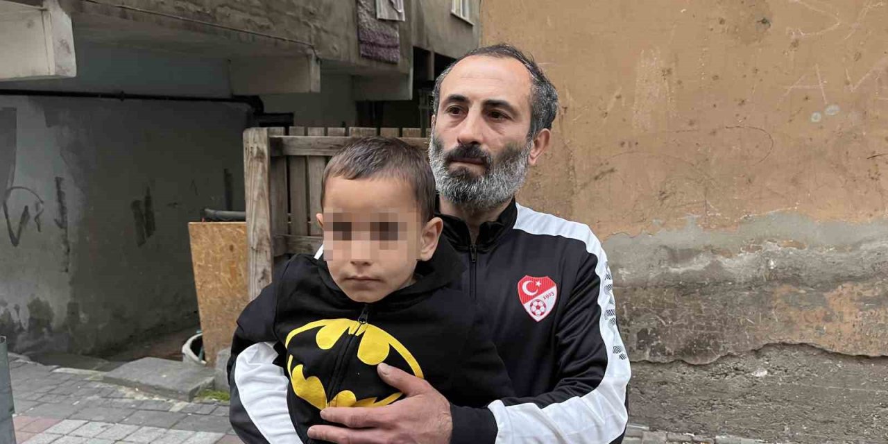 BAĞCILAR’DA OTOMOBİL ÇARPTIĞI ÇOCUK YARALANDI: O ANLAR KAMERADA