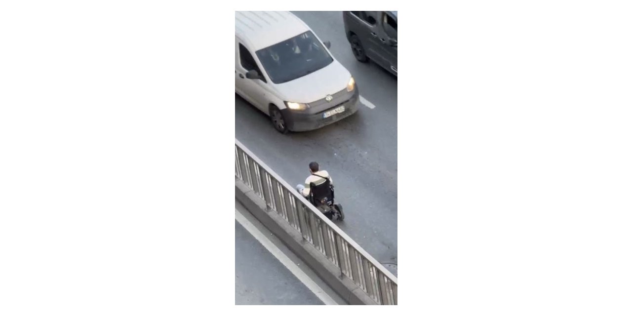 SULTANGAZİ’DE ENGELLİ VATANDAŞ TEKERLEKLİ SANDALYEYLE TERS YÖNDE TRAFİĞE GİRDİ