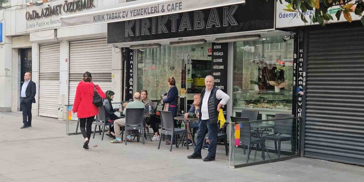 ŞİŞLİ’DE RESTORANDA BAŞLAYAN YANGIN YANINDAKİ İKİ BİNAYA SIÇRADI
