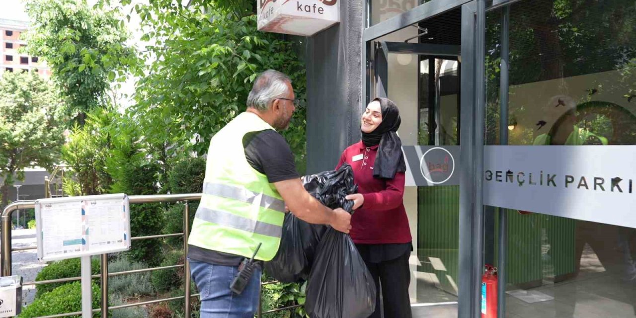AYDA 1 TON KAHVE POSASINI GÜBRE OLARAK DEĞERLENDİRİYORLAR