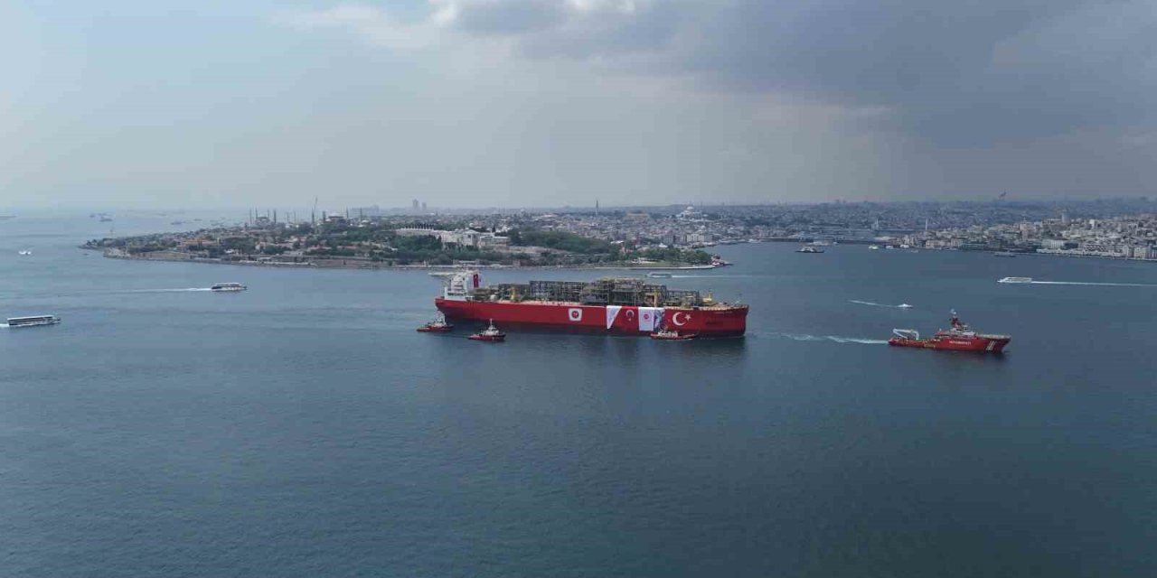 ‘OSMAN GAZİ’ PLATFORMUNUN BOĞAZDAN GEÇİŞİ DRON İLE GÖRÜNTÜLENDİ