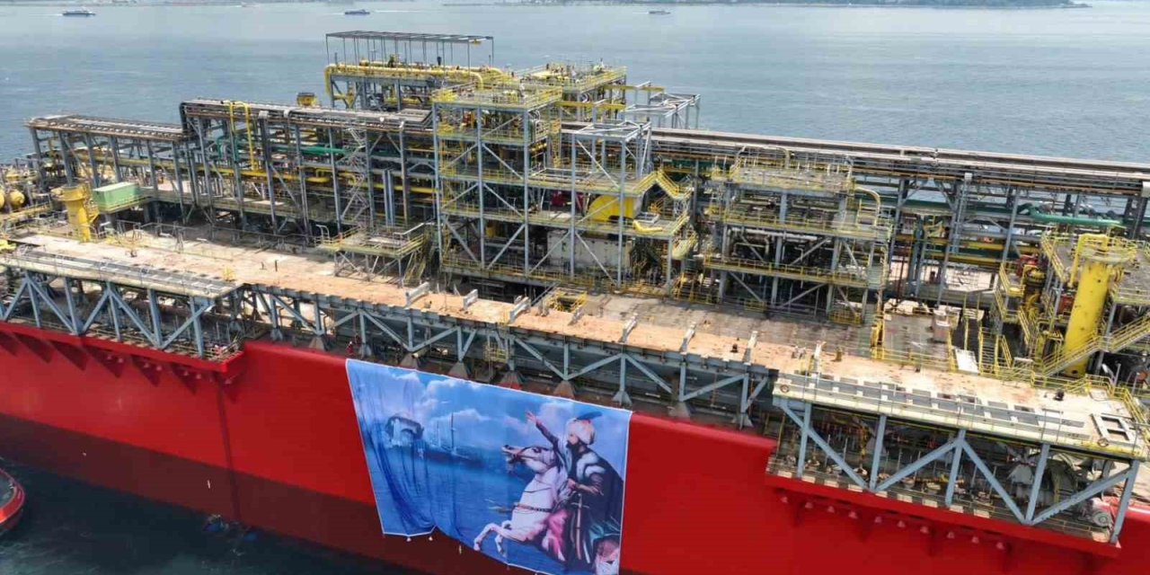 ‘OSMAN GAZİ’ PLATFORMUNUN 15 TEMMUZ ŞEHİTLER KÖPRÜSÜ’NDEN GEÇİŞİ DRON İLE GÖRÜNTÜLENDİ