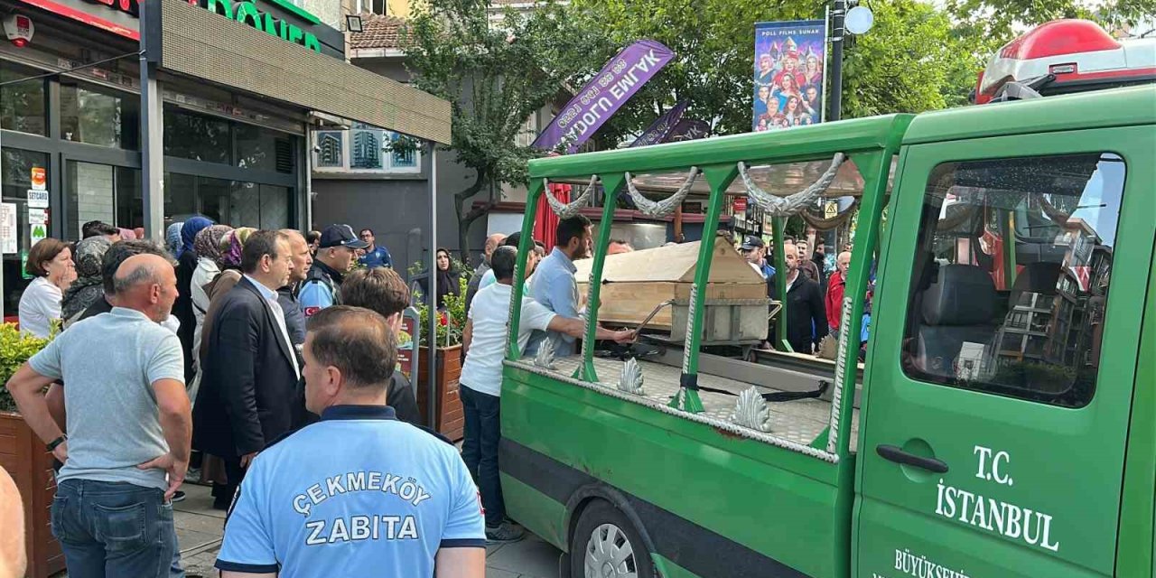ÇEKMEKÖY’DE APARTMAN DAİRESİNDE YANGIN: YAŞLI KADIN HAYATINI KAYBETTİ