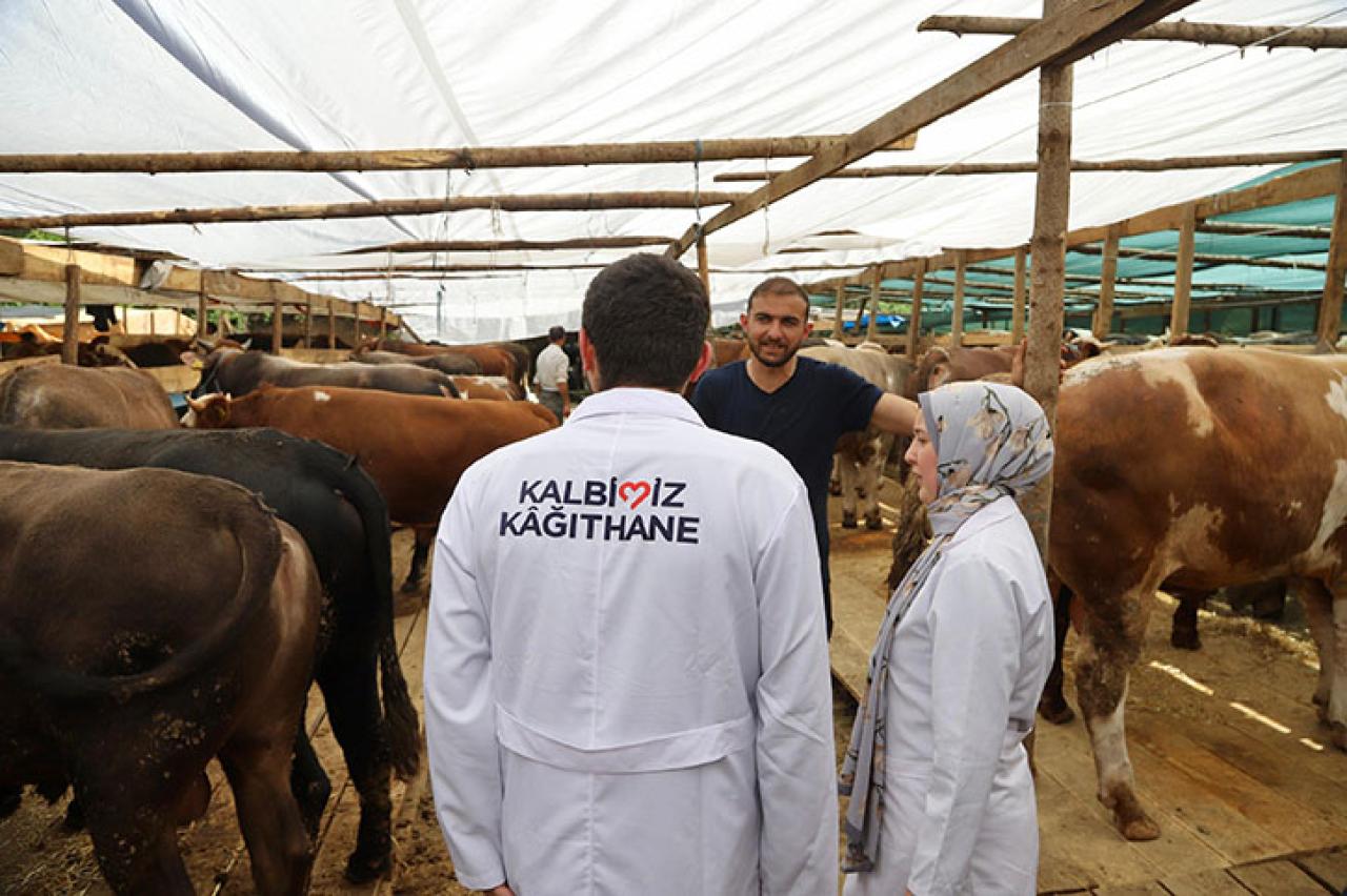 KÂĞITHANE’DE KURBAN PAZARI KAPILARINI AÇTI