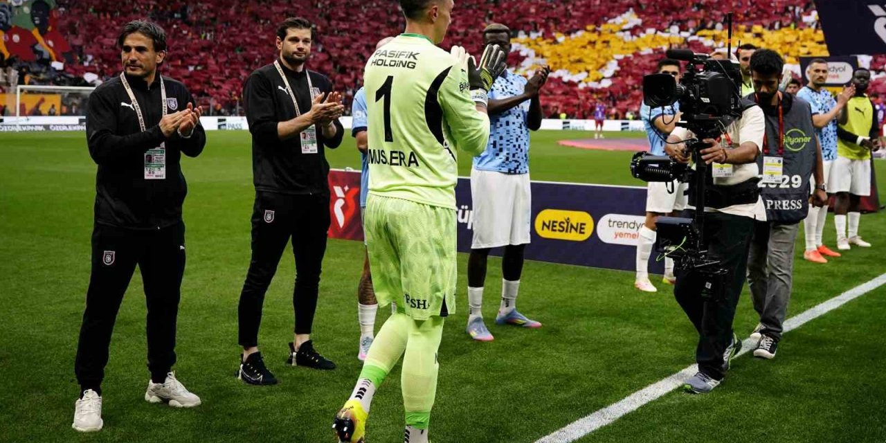 BAŞAKŞEHİR, ŞAMPİYON GALATASARAY’I ALKIŞLADI