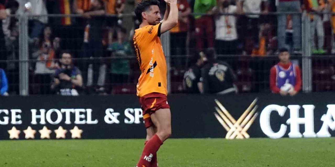 DRİES MERTENS, GOLLE VEDA ETTİ