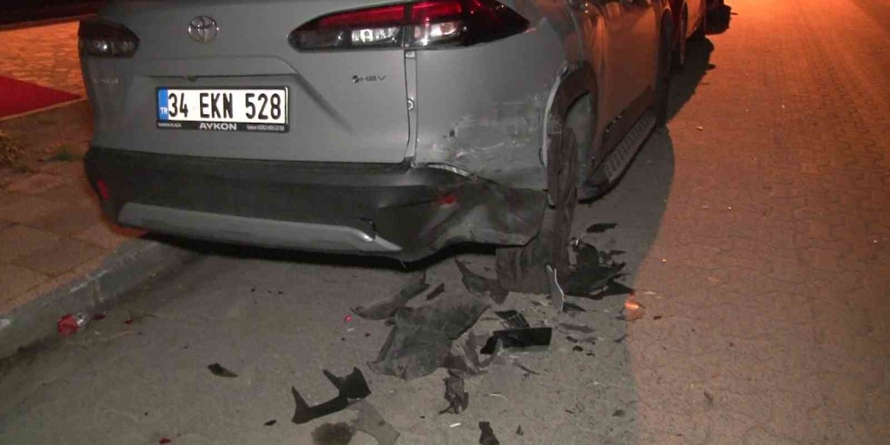 ATAŞEHİR’DE BİR SÜRÜCÜ ARAÇLARA VURA VURA KAÇTI