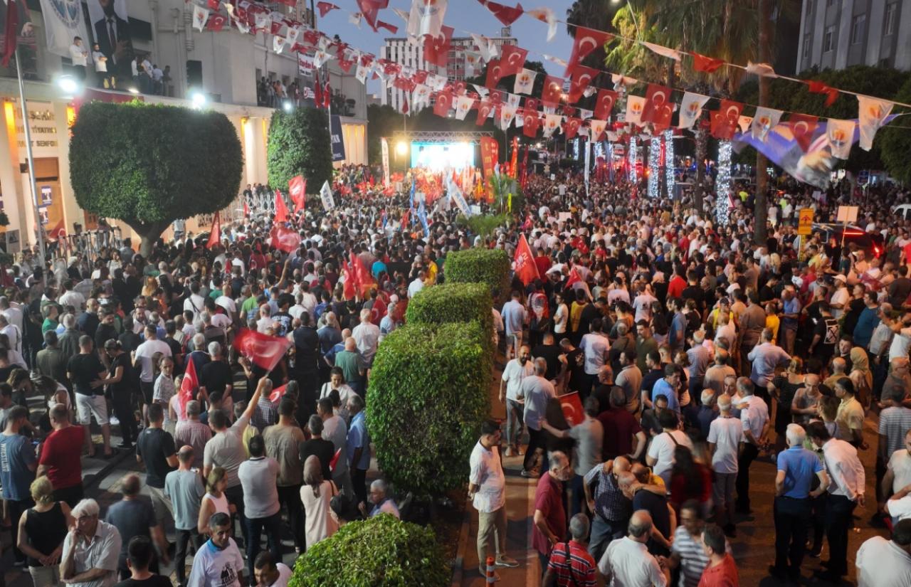 Eksik Dişler Gülüşü Engelliyor