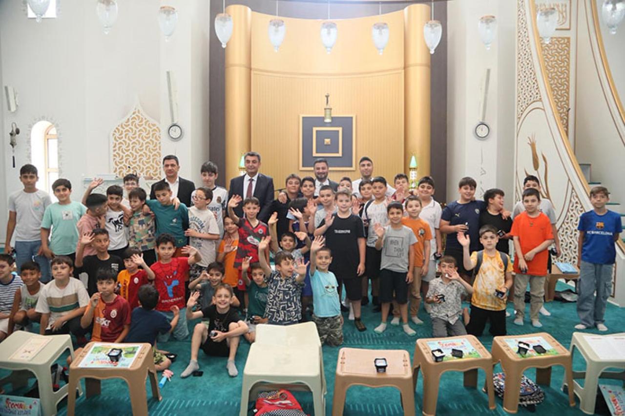 BAŞKAN ÖZTEKİN YAZ KUR’AN KURSLARINDAKİ ÇOCUKLARLA BULUŞUYOR