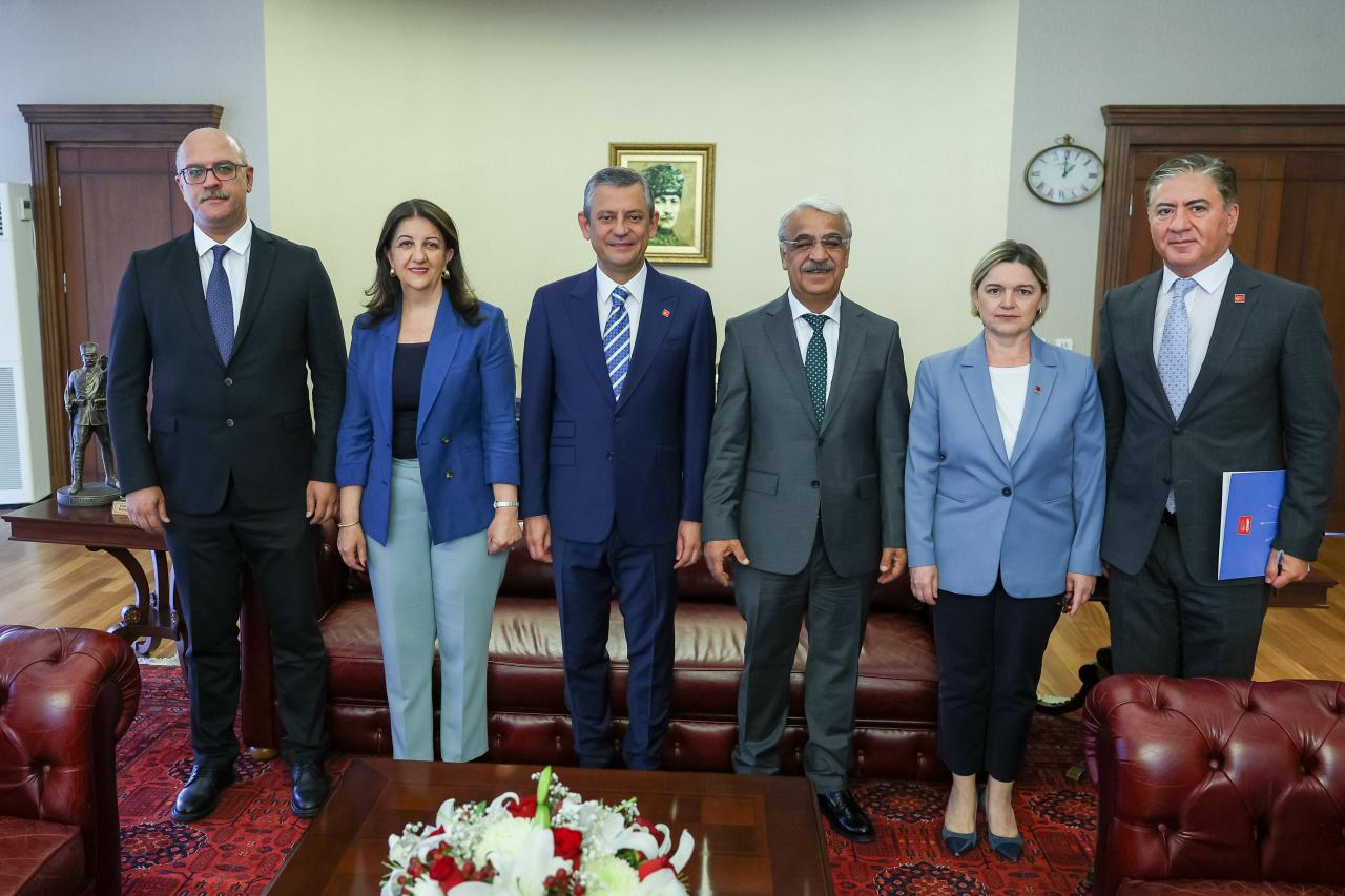 CHP Genel Başkanı Özgür Özel, DEM Parti Heyetini Kabul Etti