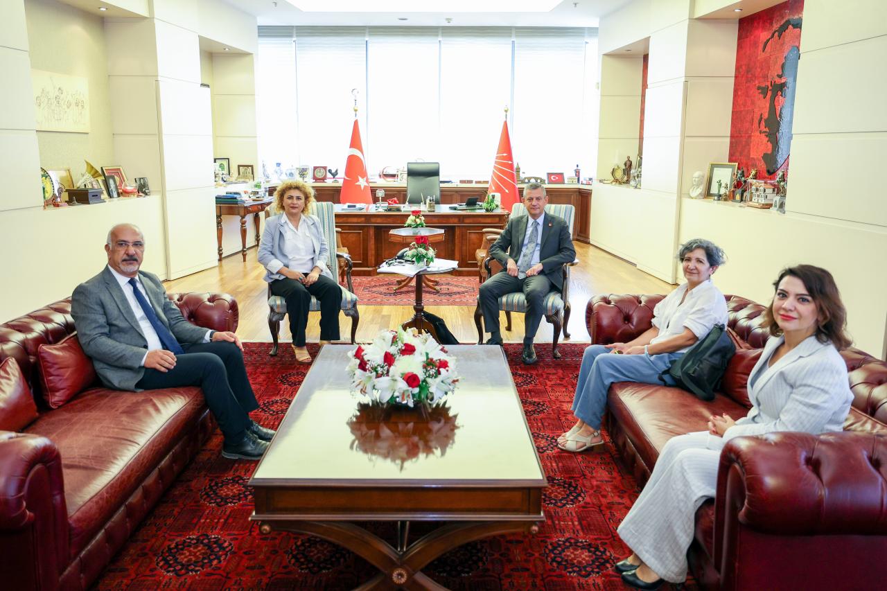 CHP Genel Başkanı Özgür Özel, KESK Heyetini Kabul Etti