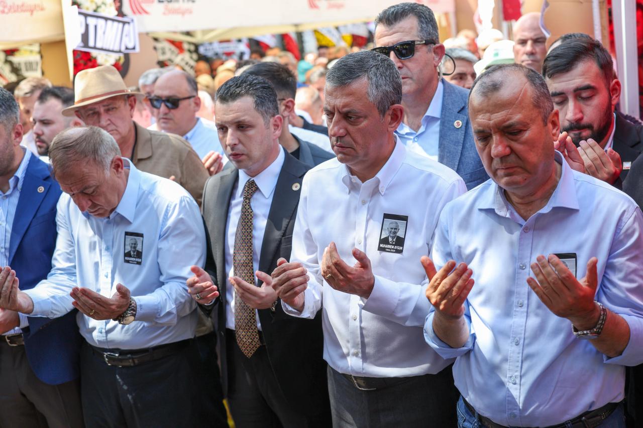 CHP Genel Başkanı Özgür Özel, Muharrem Aygun'un Cenaze Törenine Katıldı