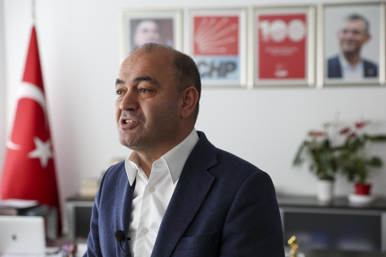 Galata’da Korku Dolu Anlar, Patlayan Cam Aşağıya Uçtu