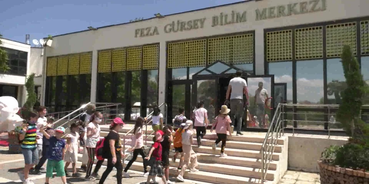 ANKARA BÜYÜKŞEHİR FEZA GÜRSEY BİLİM MERKEZİ’NDE EĞİTİMLER DEVAM EDİYOR