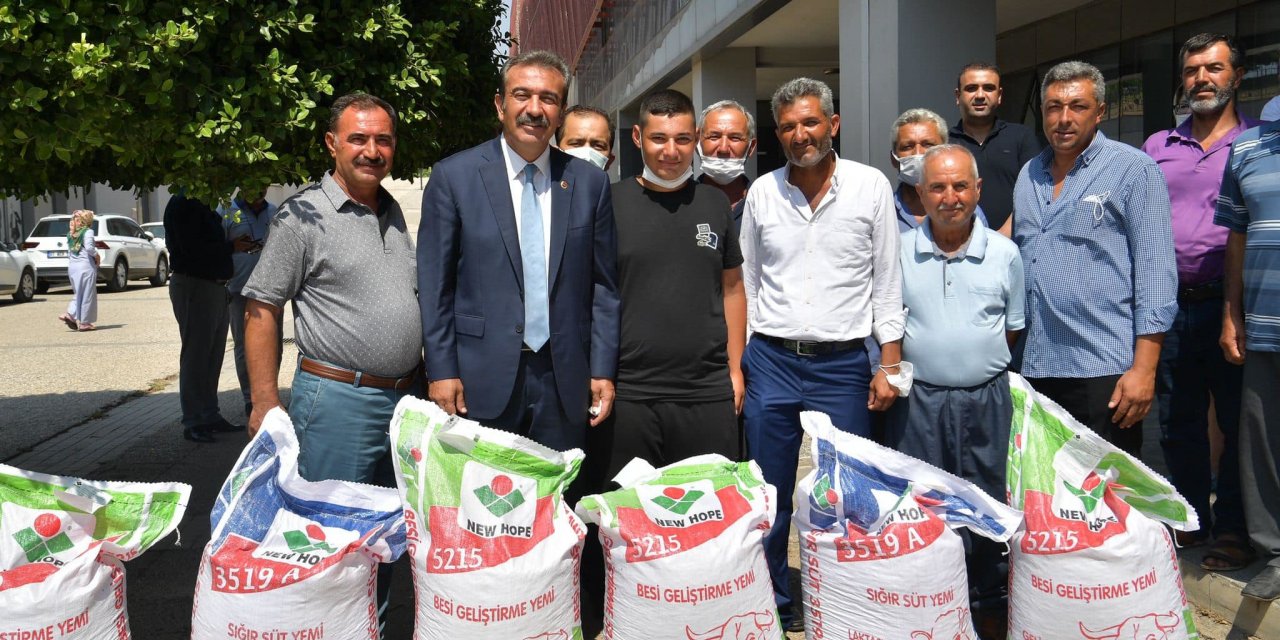 ÇUKUROVA BELEDİYESİ, HİBE YEMLERİ BESİCİYE DAĞITTI