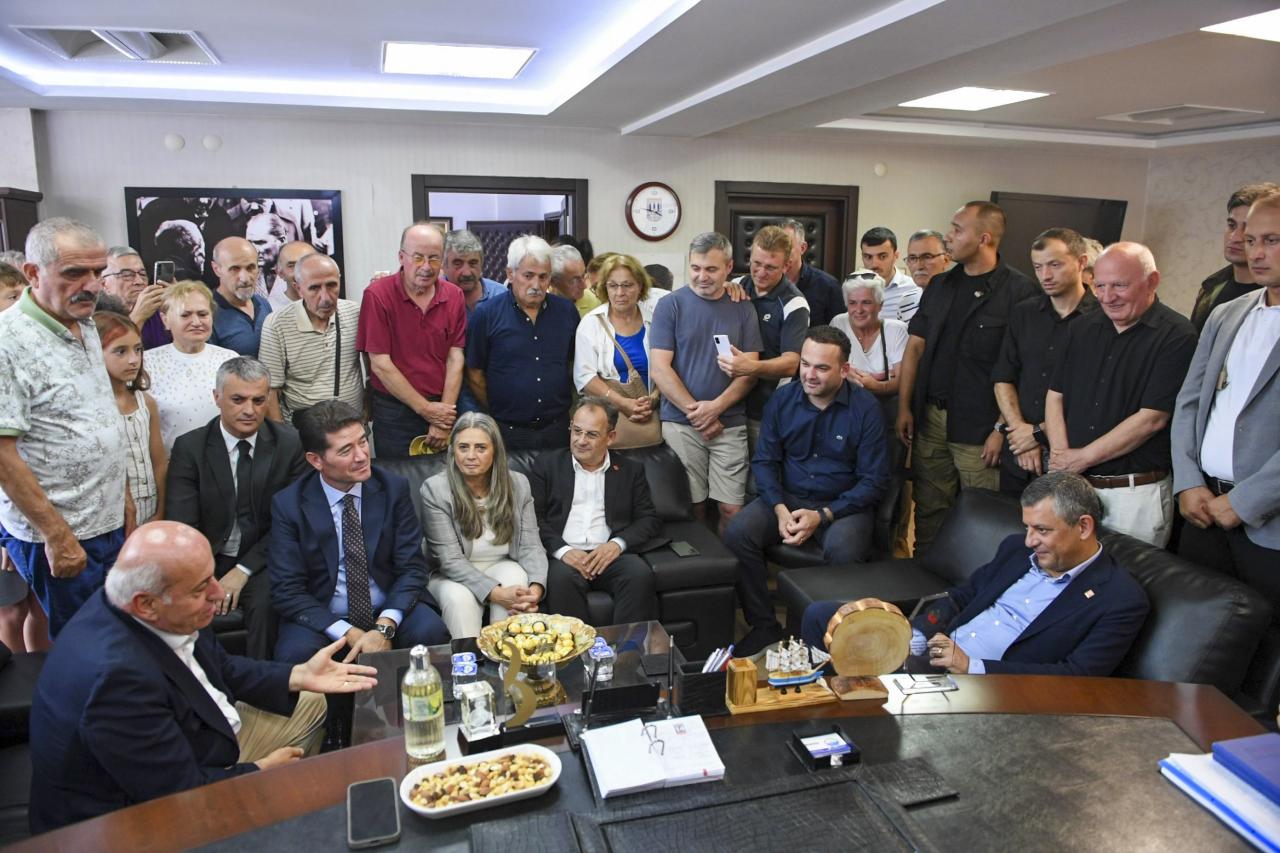 Cumhuriyet Halk Partisi Genel Başkanı Özgür Özel, Trabzon'da...