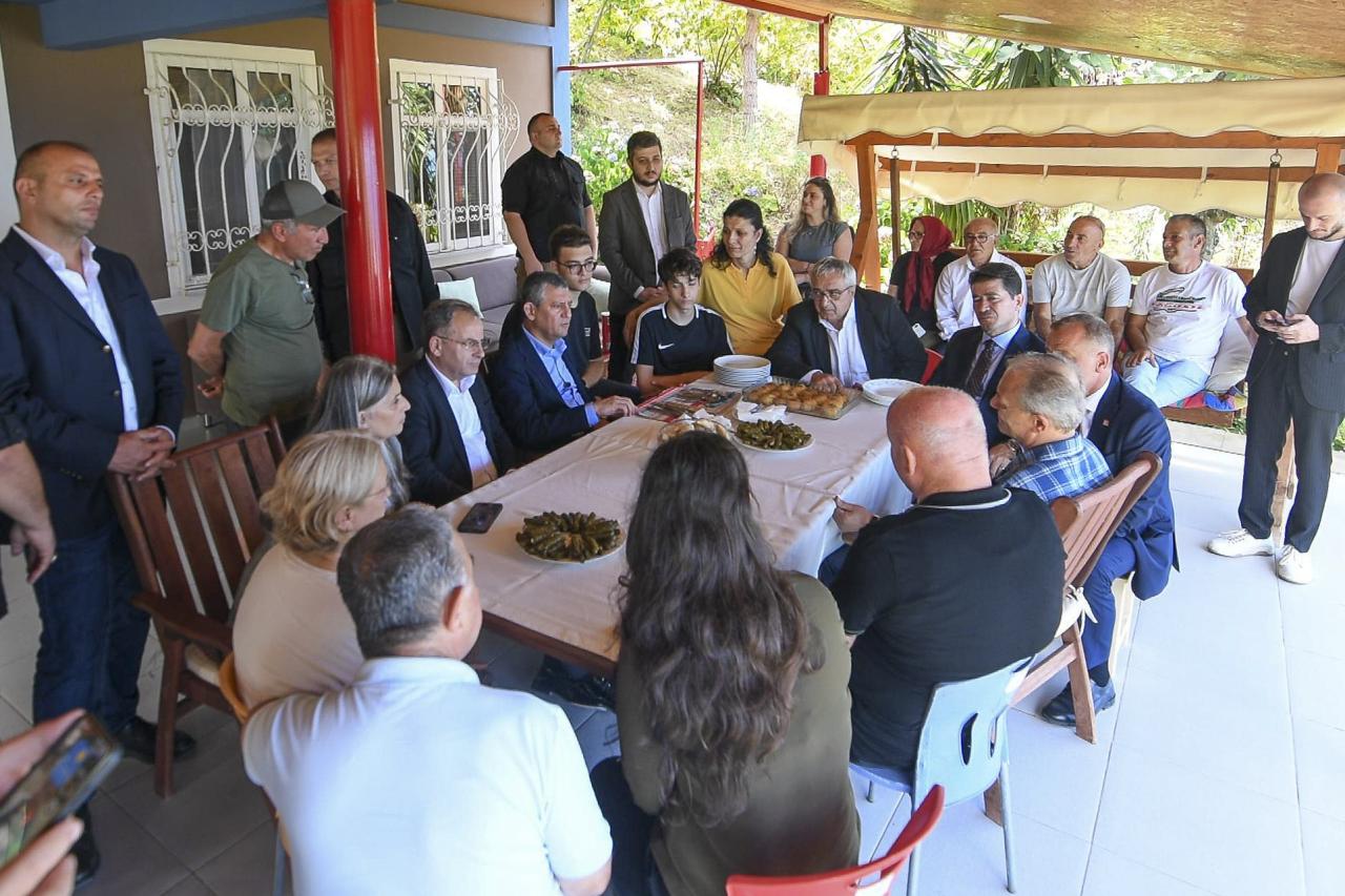 CHP Genel Başkanı Özgür Özel, Çağlar Ailesine Taziye Ziyaretinde Bulundu