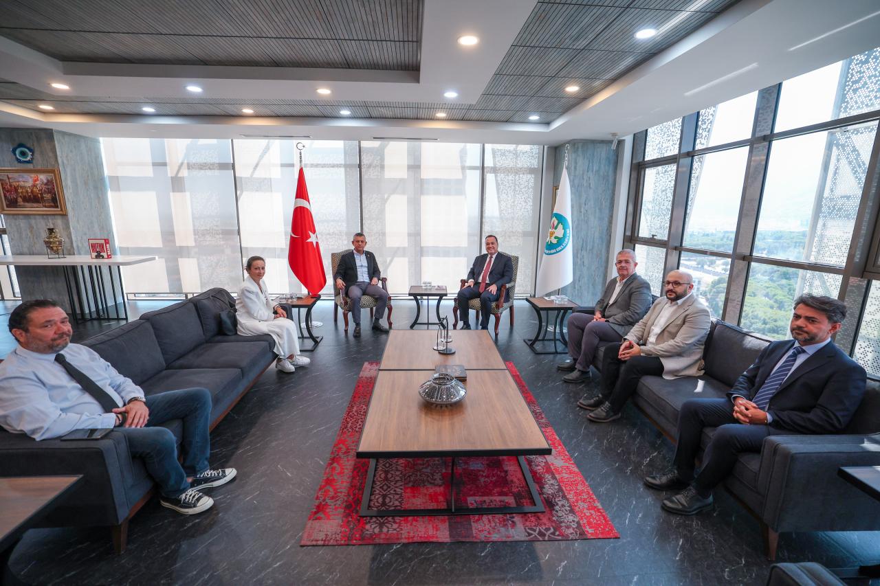 CHP Lideri Özgür Özel, Manisa Büyükşehir Belediye Başkanı Besim Dutlulu’yu Ziyaret Etti