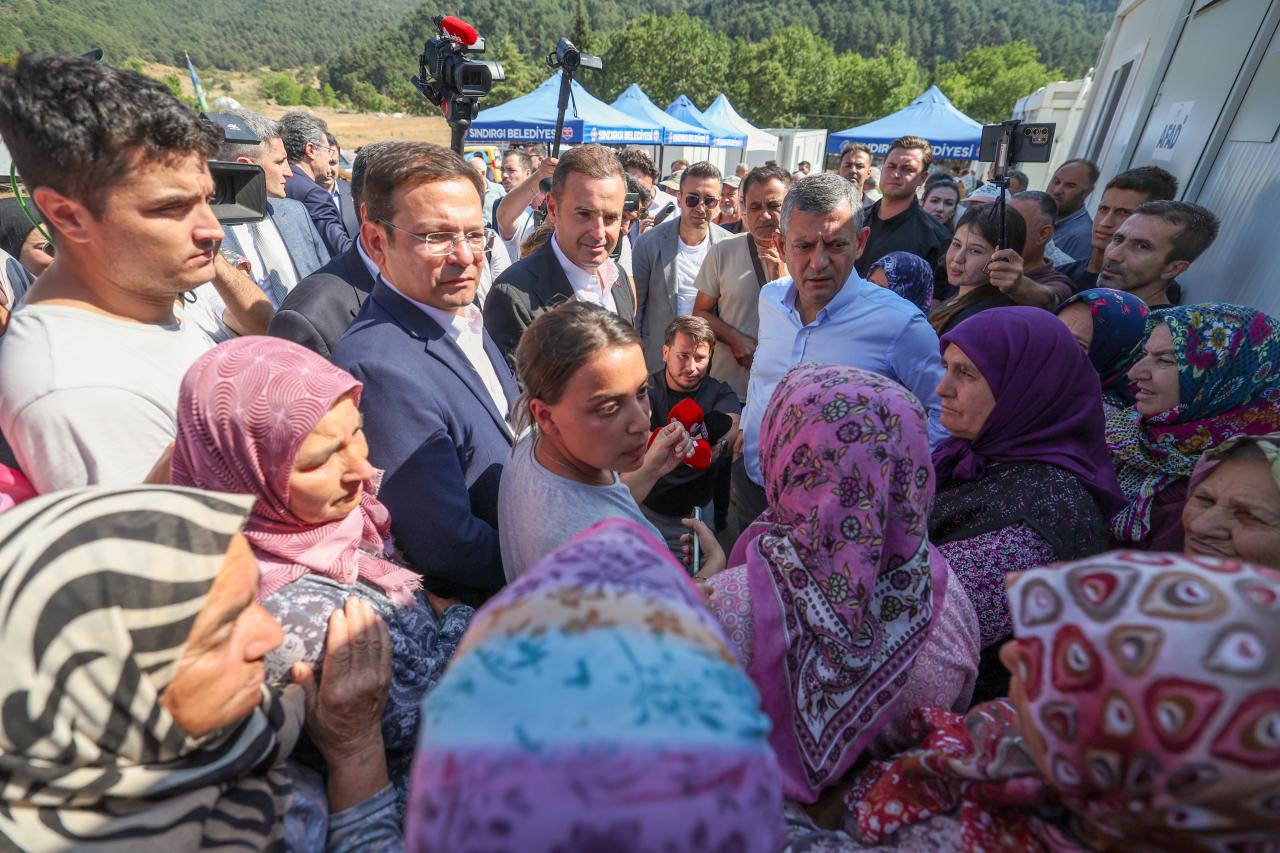 Cumhuriyet Halk Partisi Genel Başkanı Özgür Özel, Balıkesir ve Manisa'da...