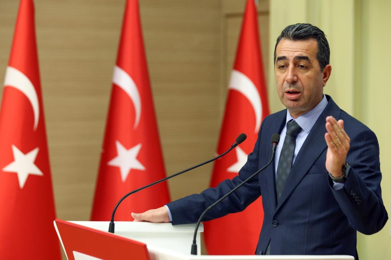 Erhan Adem: “Cumhur Reyonu mu, Ayrım Reyonu mu ?”