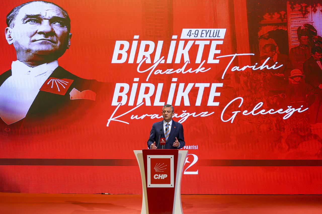 CHP Lideri Özgür Özel: “Yaşadıklarımız, Vadettiğimiz Dönüşümün Birilerini Ne Kadar Korkuttuğunu Gösteriyor”