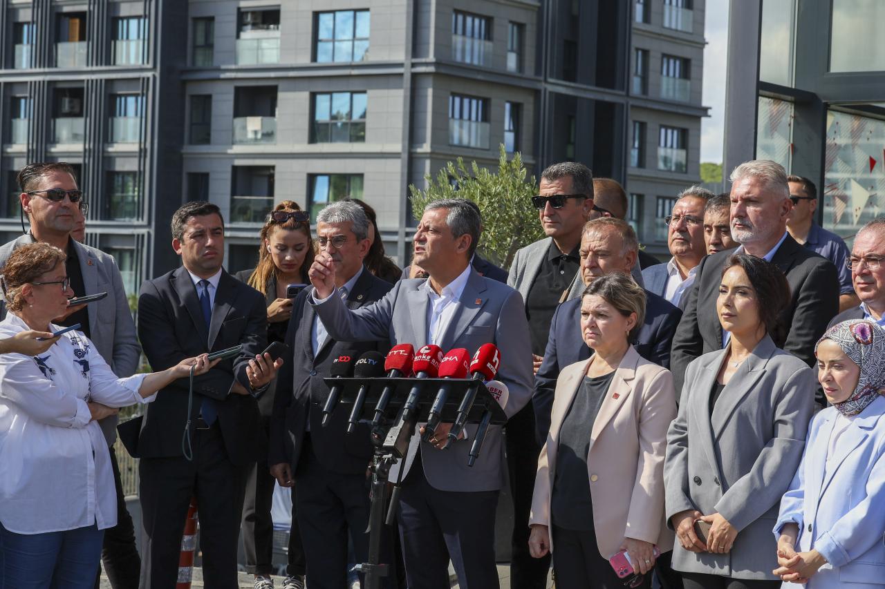 CHP Lideri Özel: İstanbul İl Başkanlığı Niye Erişime Kapalı, Bildirdiğimiz Gibi Çalışma Ofisimiz İse Sizin Ne İşiniz Var?