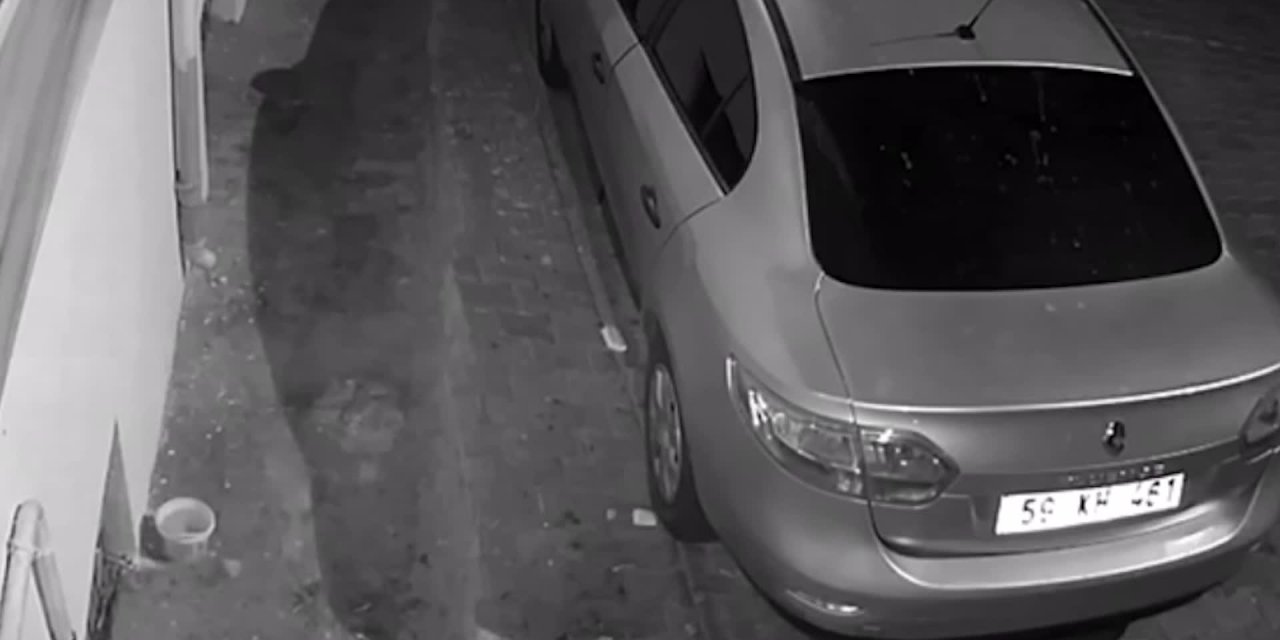 İMAMIN MOTOSİKLETİNİÇALAN HIRSIZLAR GÜVENLİK KAMERASINDA