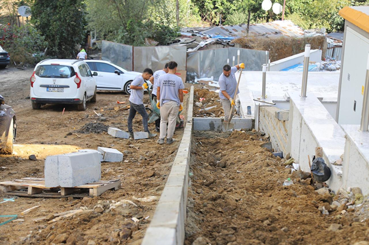 KÂĞITHANE’DE YOL VE ÇEVRE DÜZENLEME ÇALIŞMALARI DEVAM EDİYOR