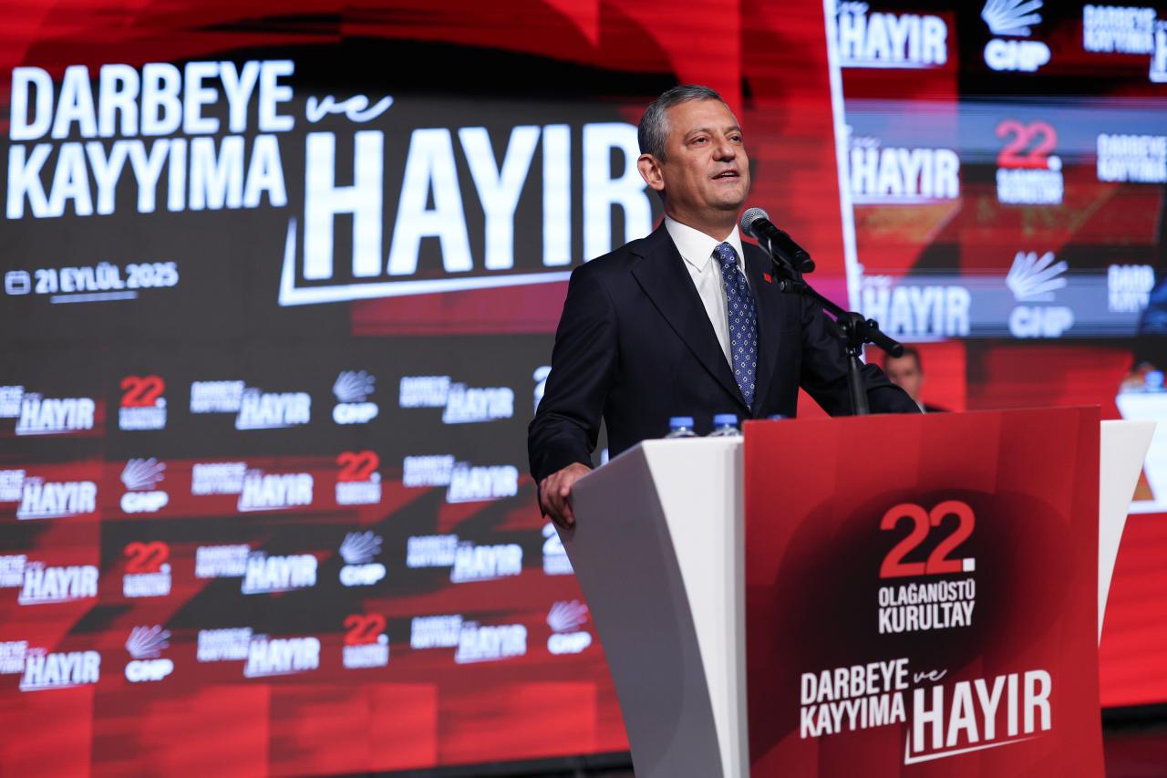 CHP Lideri Özgür Özel: “Saldırılara Karşı CHP Bir Bütündür, Bir Avuç Aparat ve AK Parti Yargı Kollarının Karşısındadır”