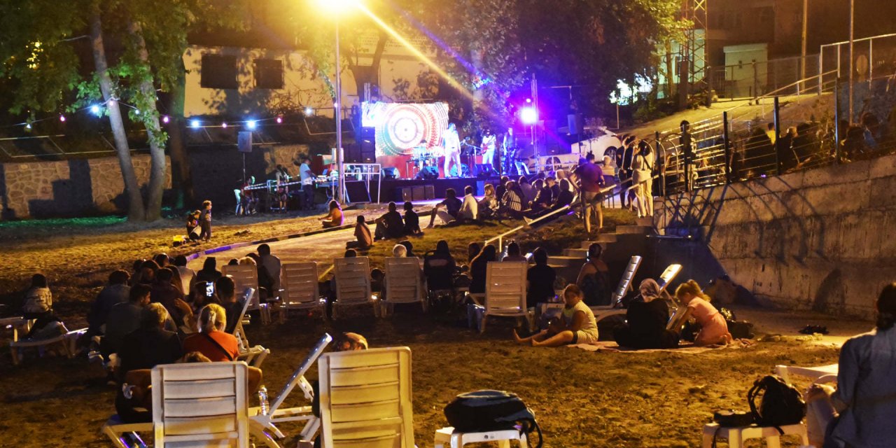 KDZ. EREĞLİ BARIŞ PLAJI'NDA CUMARTESİ GÜNLERİ KONSER EĞLENCESİ