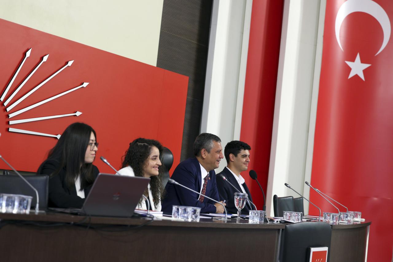 CHP Genel Başkanı Özgür Özel, PM Toplantısına Başkanlık Etti