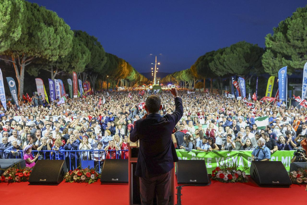 CHP Lideri Özgür Özel: “Geleceğimize ve Birlikteliğimize Savaş Açtılar; Biz De Buna Karşı Demokratik Direnme Hakkımızı Kullanıyoruz”