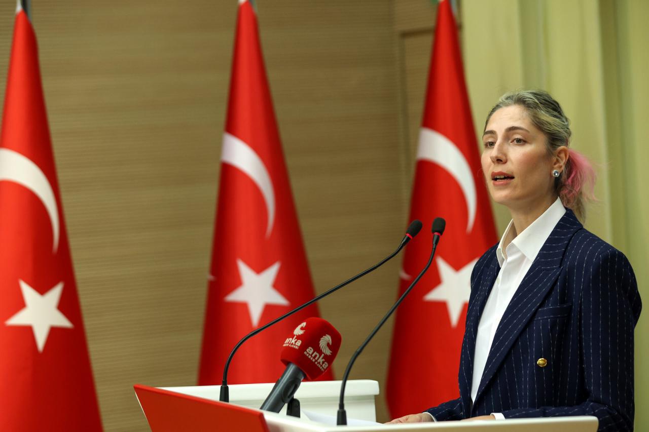 Gülşah Deniz Atalar’dan, Afife Tiyatro Ödülleri Töreninde Yapılan Protestoya Destek