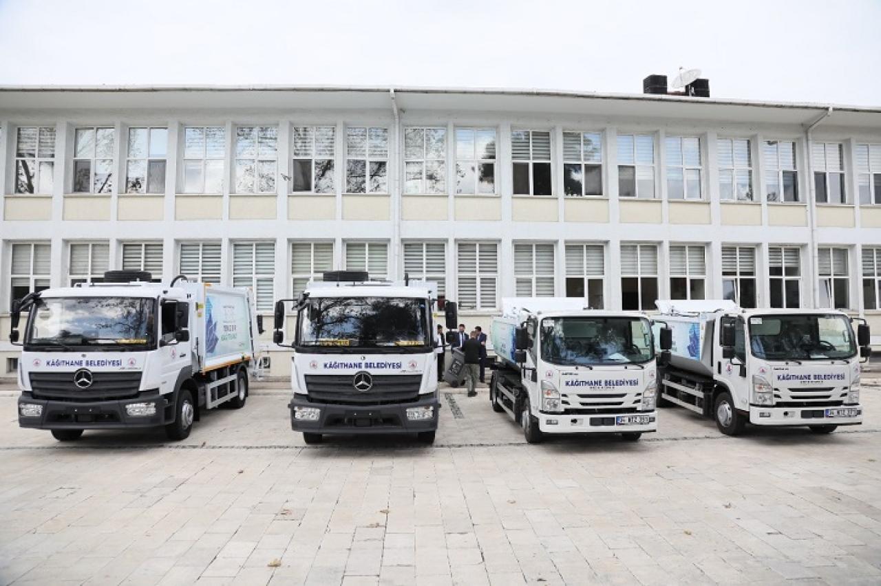 KÂĞITHANE’DE HER GÜN 2 BİN 200 CADDE VE SOKAK TEMİZLENİYOR