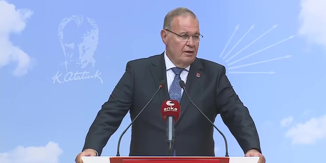 ÖZTRAK: BEYEFENDİ KAPISININ ÖNÜNDE ÇAY YETİŞTİREN YURTTAŞLARIMIZI, OTOBÜSTEN KAFALARINA ÇAY ATARAK TESELLİ ETMEYE ÇALIŞIYOR