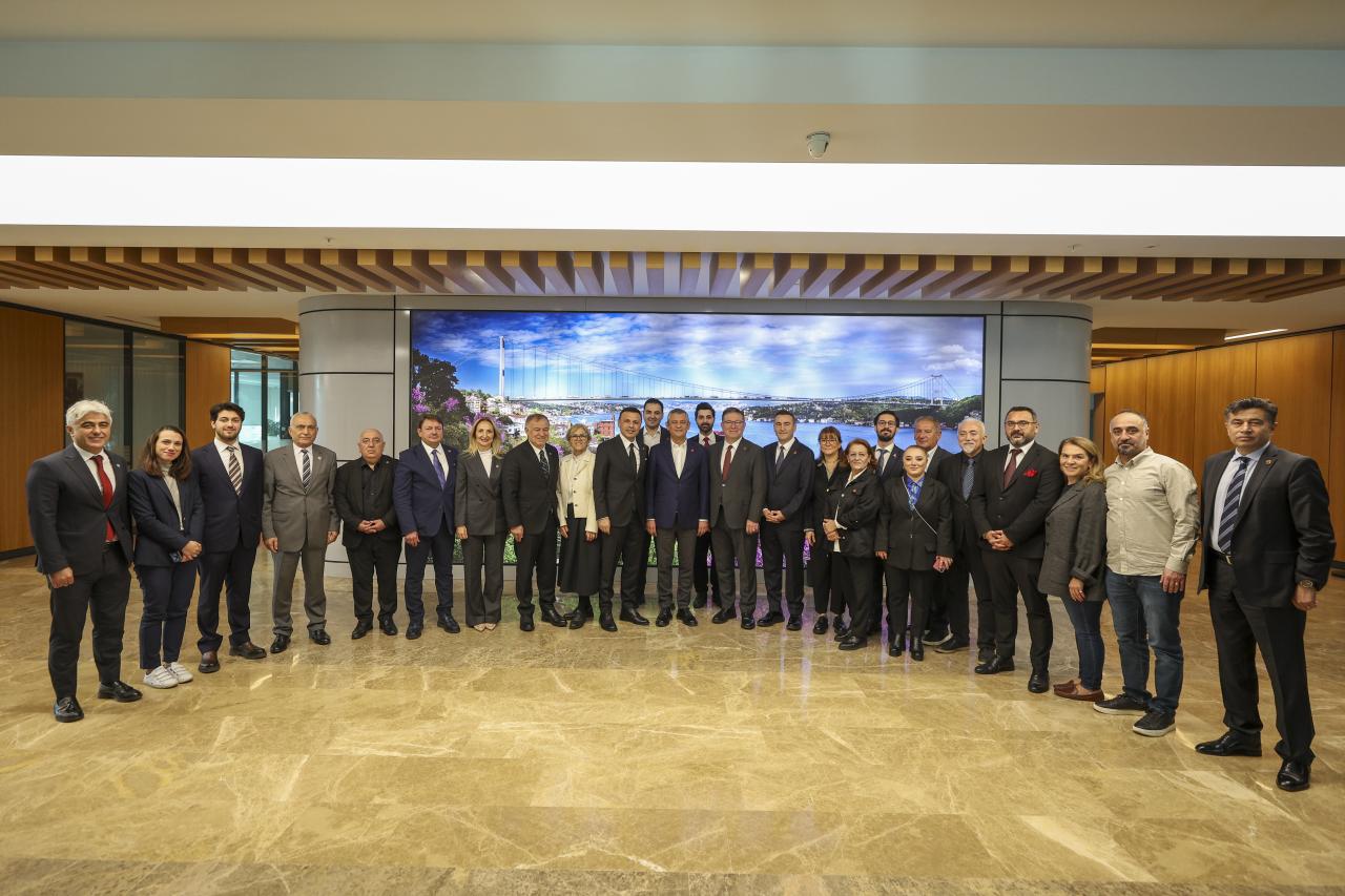 Cumhuriyet Halk Partisi Genel Başkanı Özgür Özel, Sarıyer Belediye Başkanı Mustafa Oktay Aksu’yu Ziyaret Etti