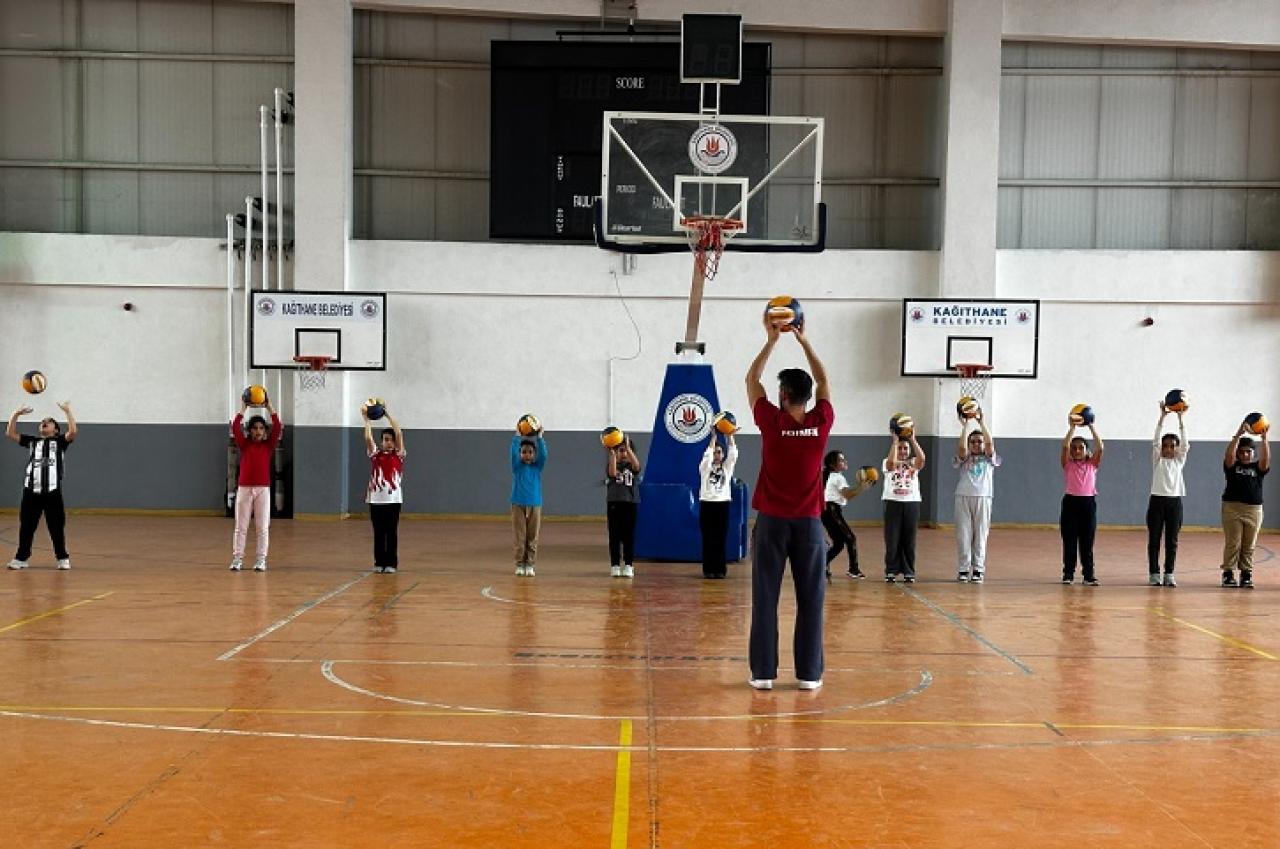 KIŞ SPOR OKULLARINDA EĞİTİMLER TÜM HIZIYLA SÜRÜYOR