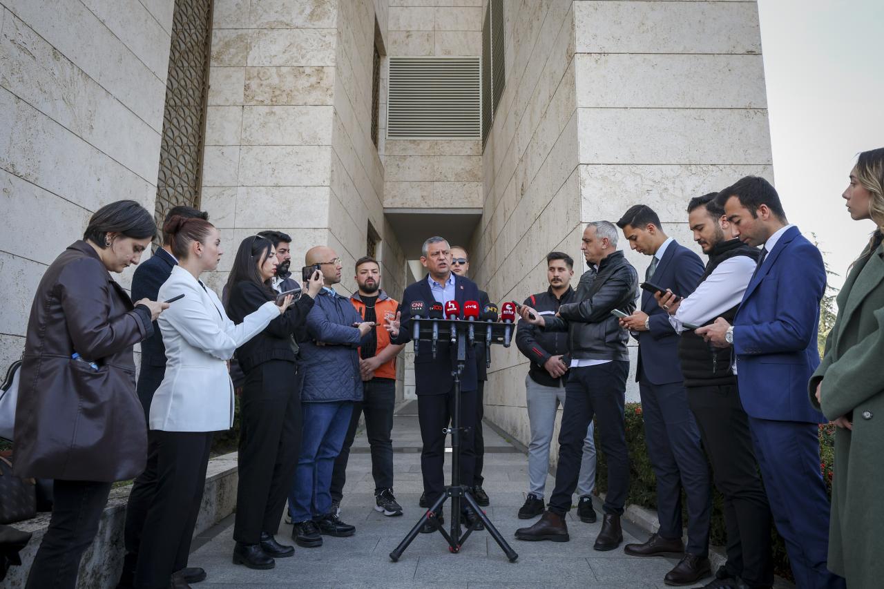 CHP Lideri Özgür Özel: “Başsavcı Herkese Soruşturma Açıyor Diye Kendisi Soruşturmalardan Muaf Mı? Bu, Ayrıcalıklı Adam Mı?”