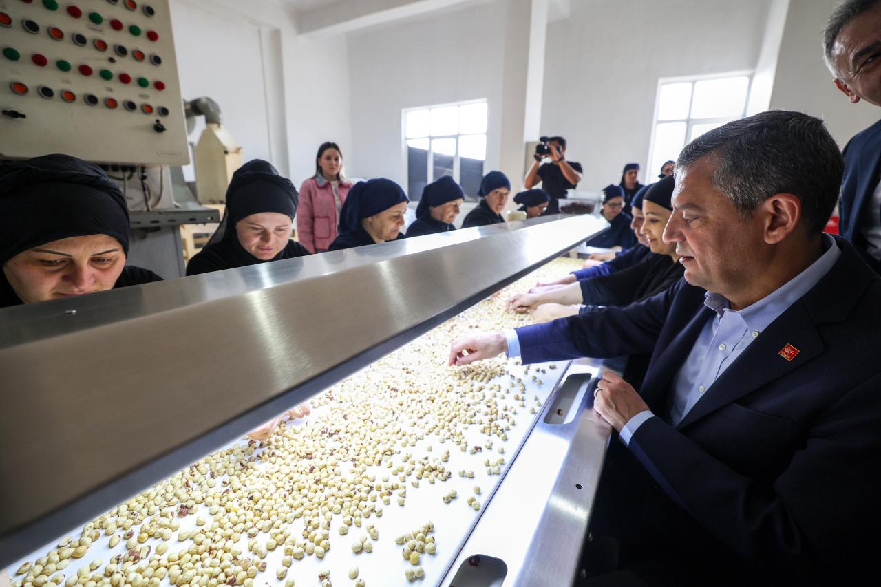 Cumhuriyet Halk Partisi Genel Başkanı Özgür Özel, Ordu’da Fındık Fabrikasını Ziyaret Etti