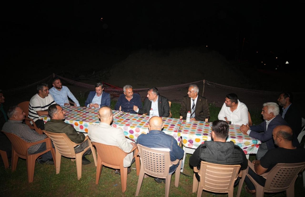 Güngör Geçer, Zeydan Karalar’ın Vatandaşın Sorunlarını Birinci Ağızdan Dinleme Geleneğini Sürdürüyor